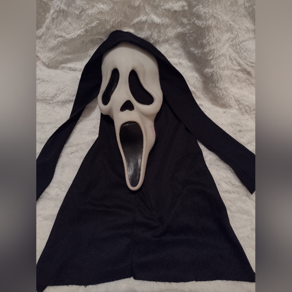Scream Ghost Face Mask Glows Pre 2010? No Tag READ Easter Unlimited